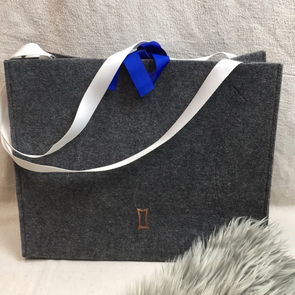 Kit and Ace Handbags - Kit Ace by Lululemon Large Felt shopping tote